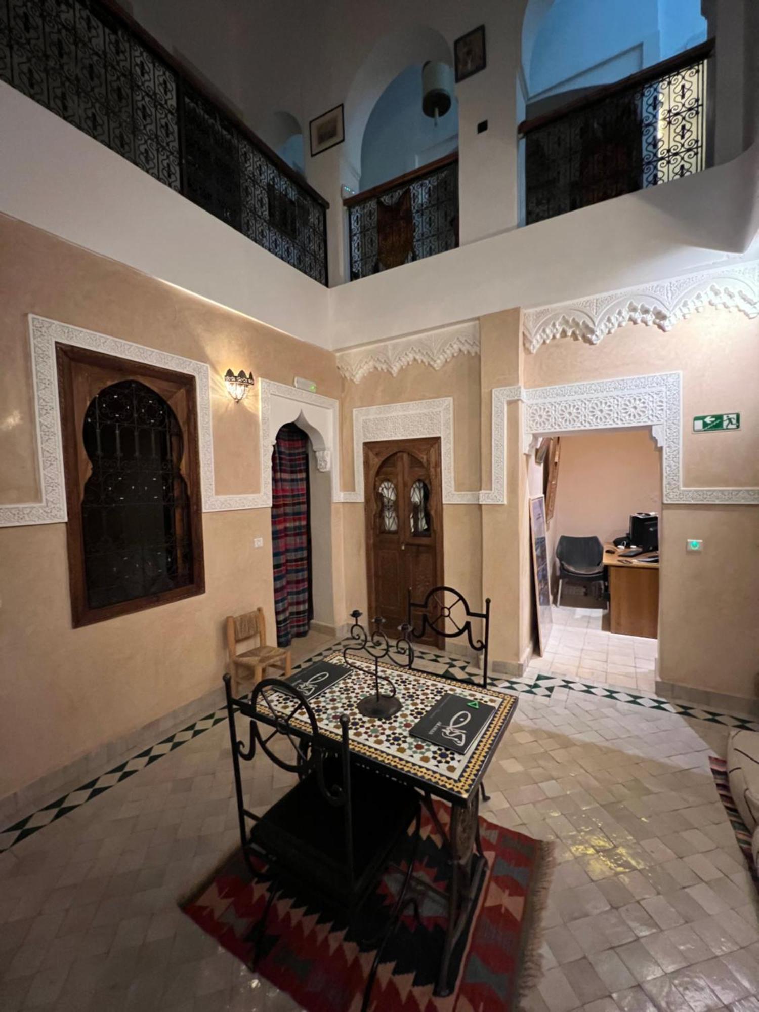 Riad La Rose Des Sables Marrakesh Exteriör bild